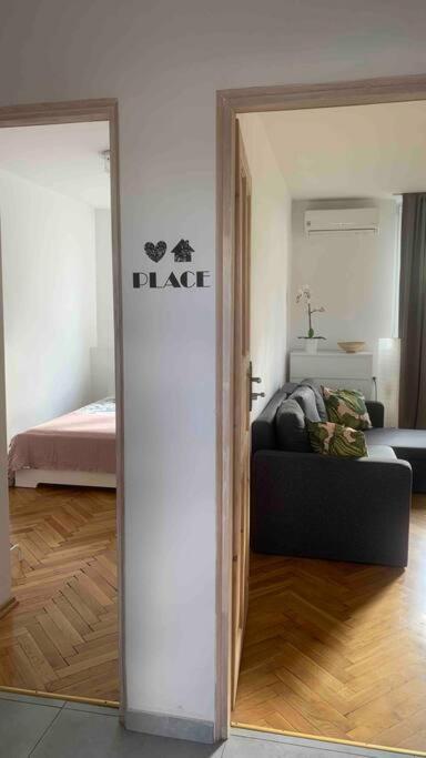 Apartment Plac Bankowy, Metro Warschau